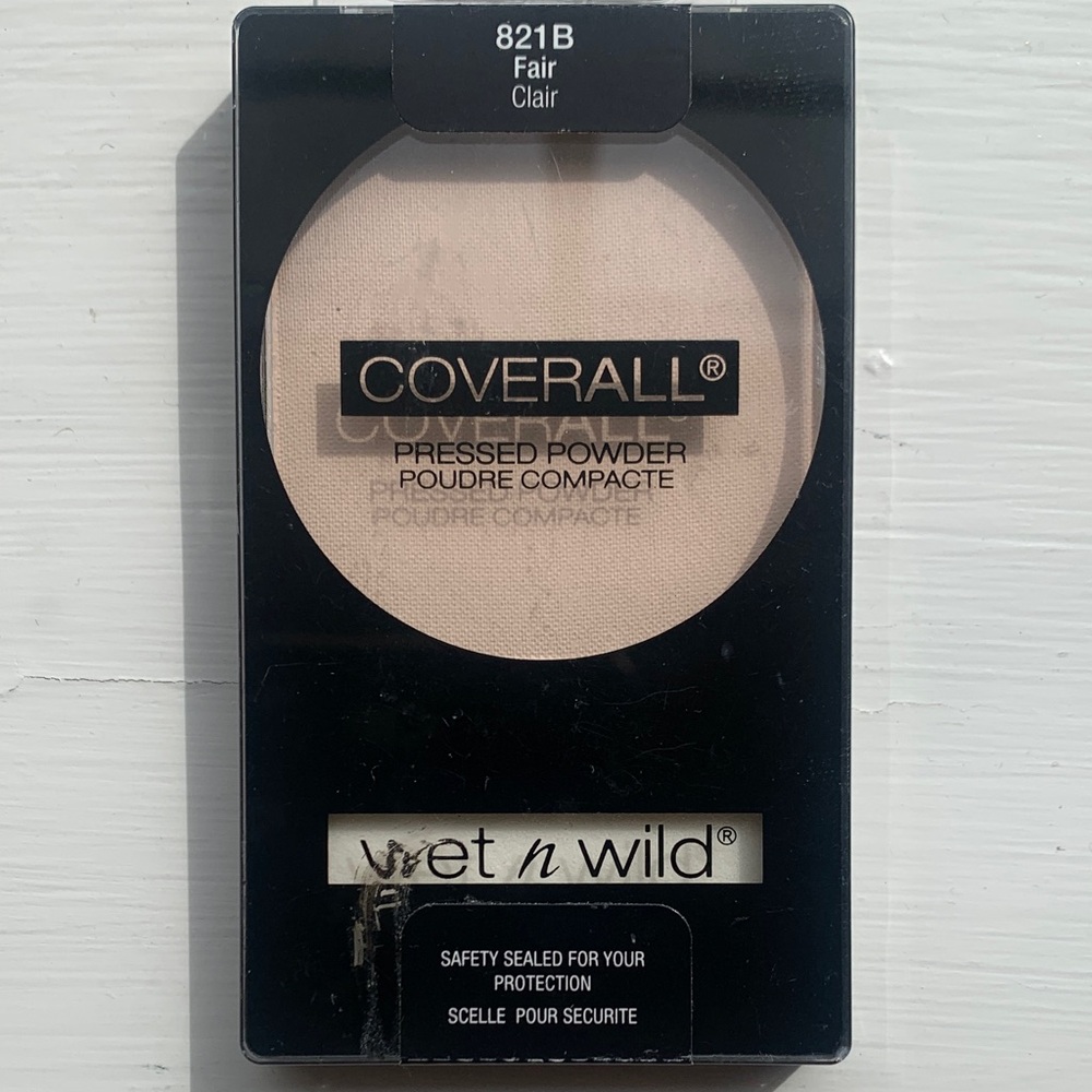 ⭐️ Wet n Wild Coverall Pressed Powder - 821B Fair